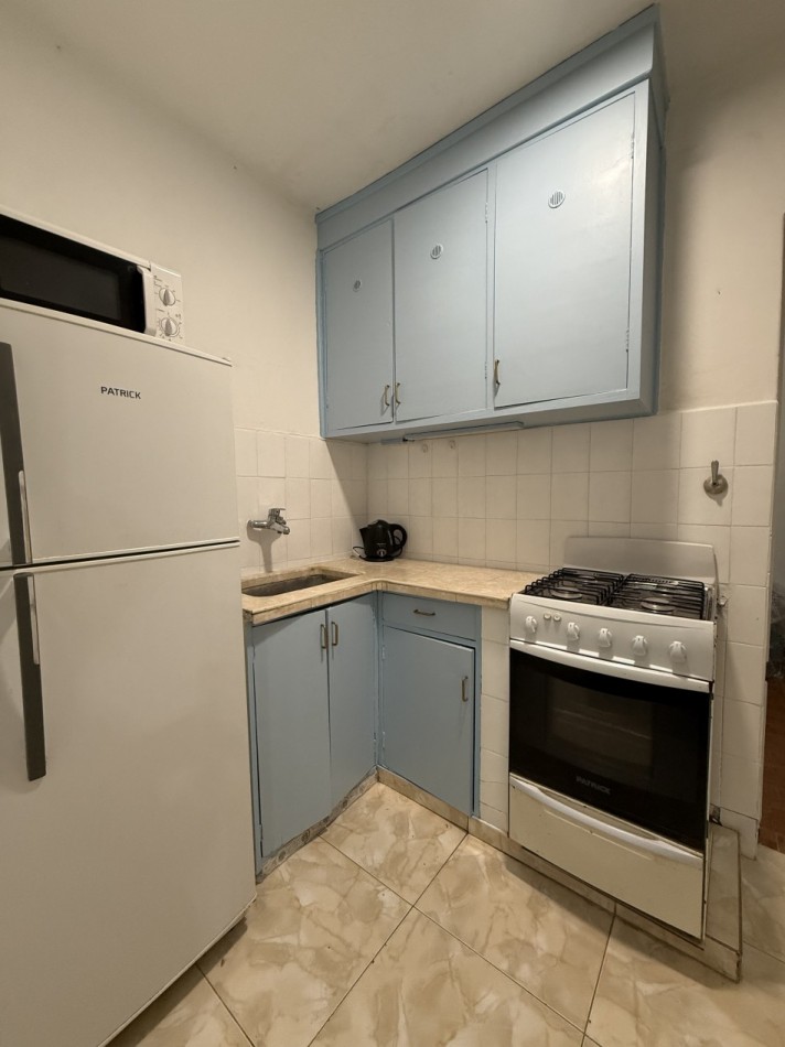 ALQUILER ANUAL DPTO 2 1/2 AMBIENTES CON MUEBLES SOBRE AV COLON Y ALSINA ZONA GUEMES