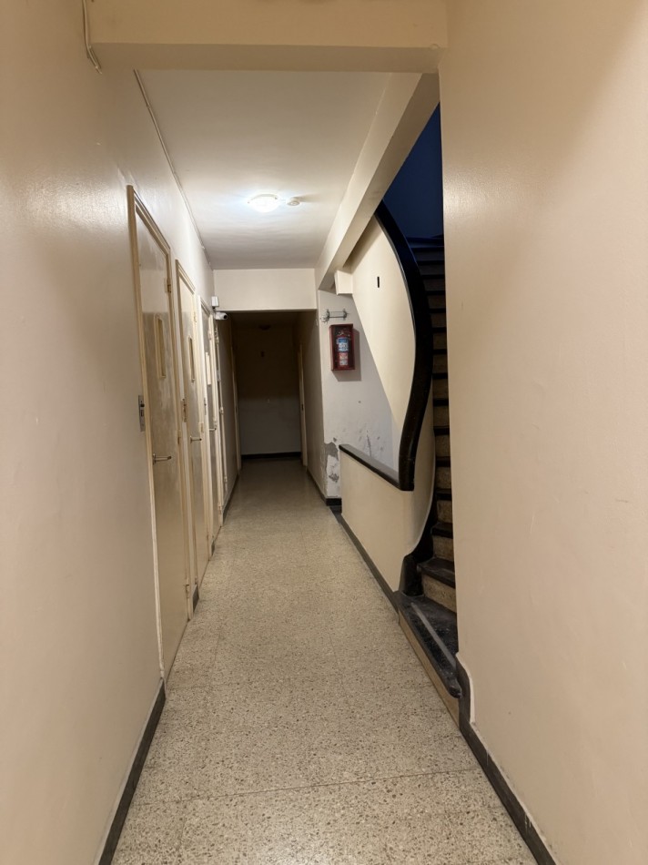 ALQUILER ANUAL DPTO 2 1/2 AMBIENTES CON MUEBLES SOBRE AV COLON Y ALSINA ZONA GUEMES