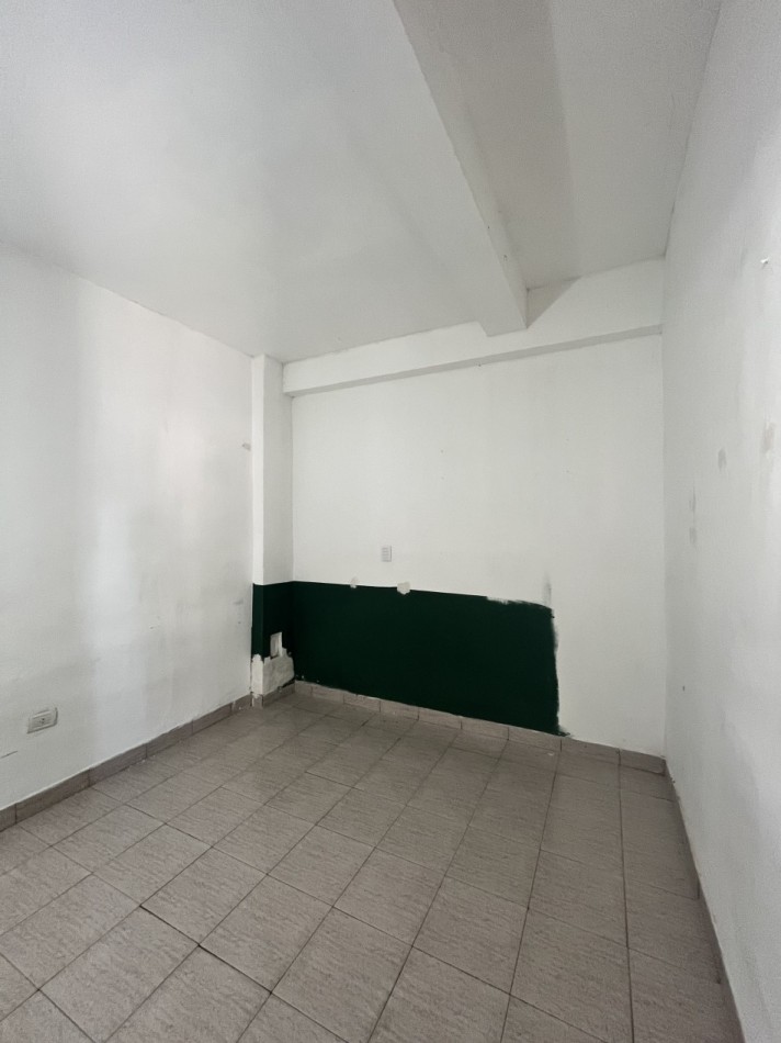 VENTA LOCAL ADAPTADO A DPTO 3 AMBIENTES SIN PATIO EN CASTELLI Y BRONZINI