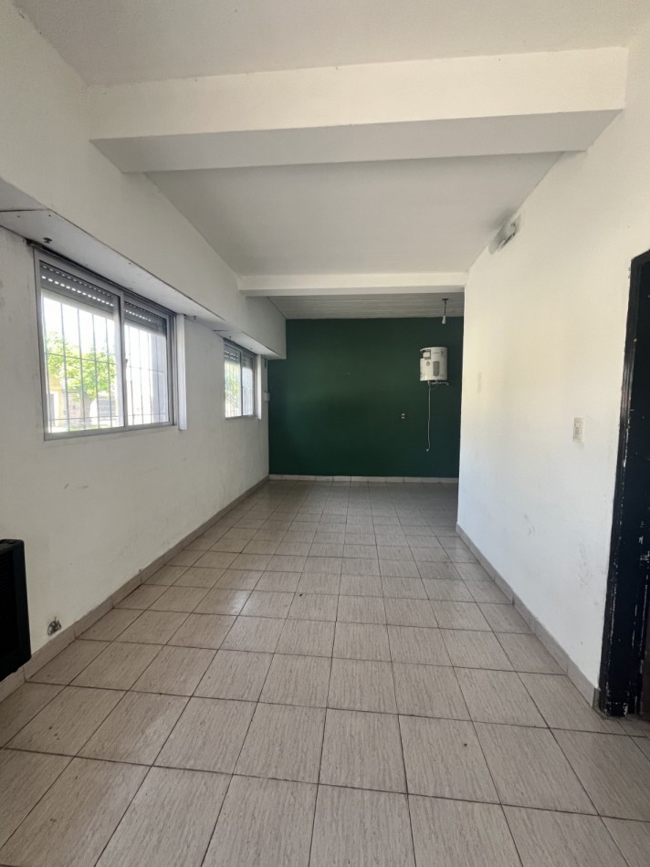 VENTA LOCAL ADAPTADO A DPTO 3 AMBIENTES SIN PATIO EN CASTELLI Y BRONZINI