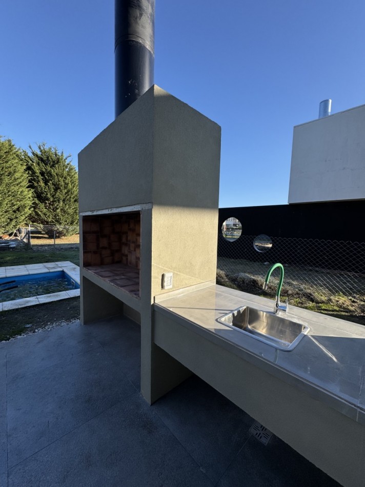 CASA 4 AMBIENTES EN VENTA EN RUMENCO JOVEN: PISCINA, JARDIN Y DETALLES DE CALIDAD