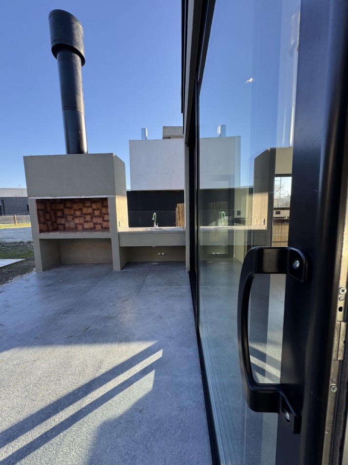 CASA 4 AMBIENTES EN VENTA EN RUMENCO JOVEN: PISCINA, JARDIN Y DETALLES DE CALIDAD