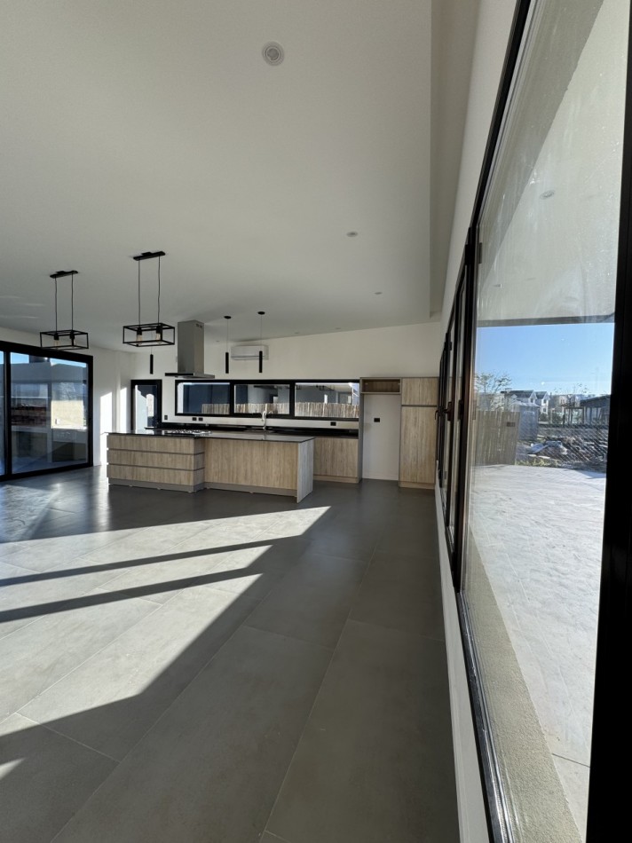CASA 4 AMBIENTES EN VENTA EN RUMENCO JOVEN: PISCINA, JARDIN Y DETALLES DE CALIDAD