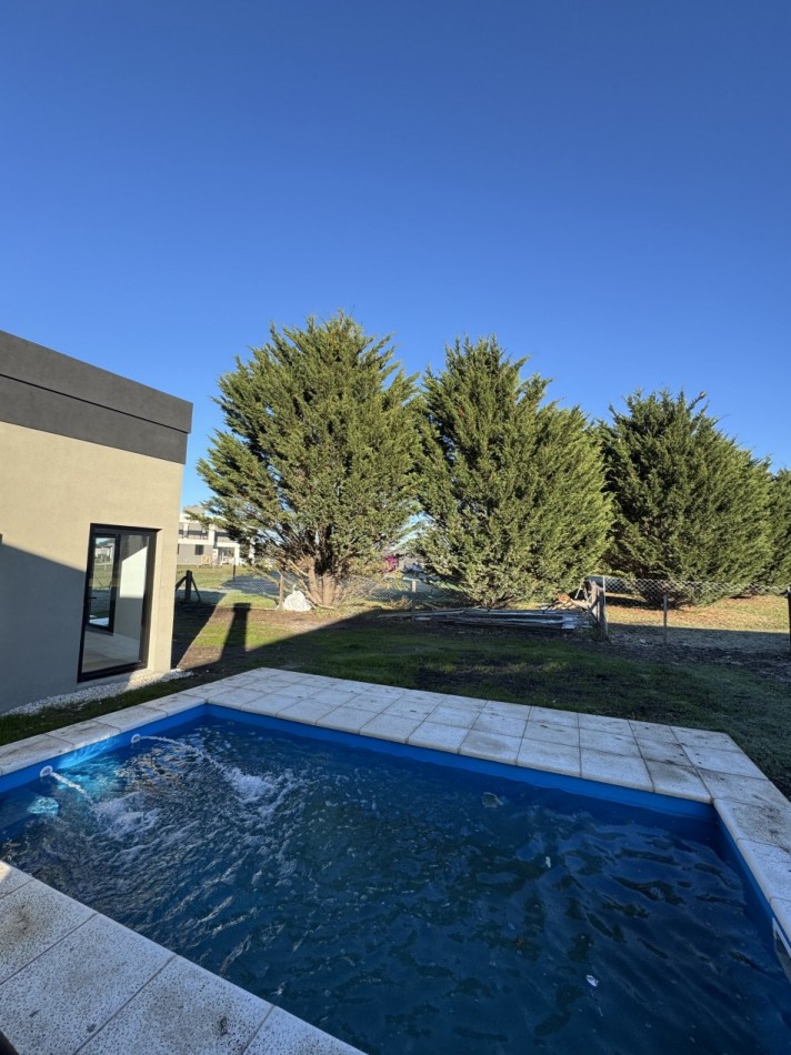 CASA 4 AMBIENTES EN VENTA EN RUMENCO JOVEN: PISCINA, JARDIN Y DETALLES DE CALIDAD