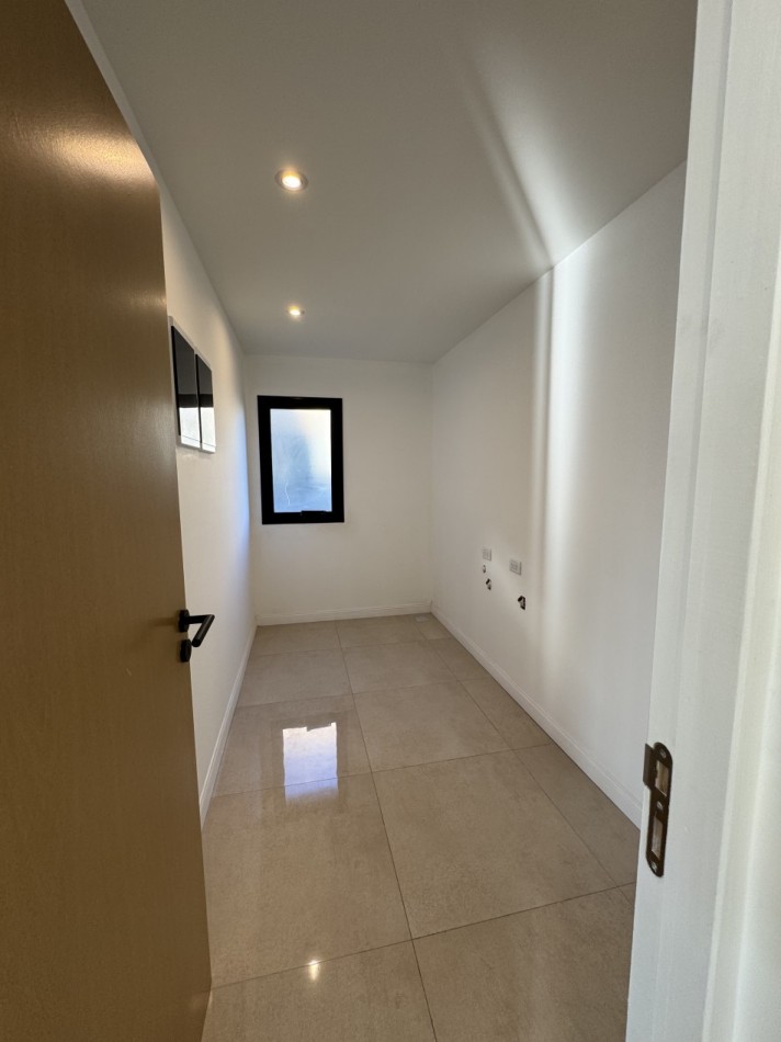 CASA 4 AMBIENTES EN VENTA EN RUMENCO JOVEN: PISCINA, JARDIN Y DETALLES DE CALIDAD
