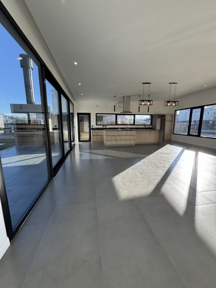 CASA 4 AMBIENTES EN VENTA EN RUMENCO JOVEN: PISCINA, JARDIN Y DETALLES DE CALIDAD