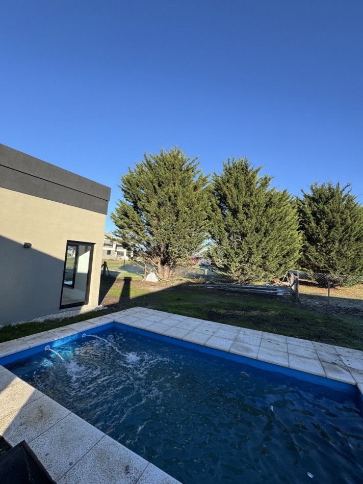 CASA 4 AMBIENTES EN VENTA EN RUMENCO JOVEN: PISCINA, JARDIN Y DETALLES DE CALIDAD