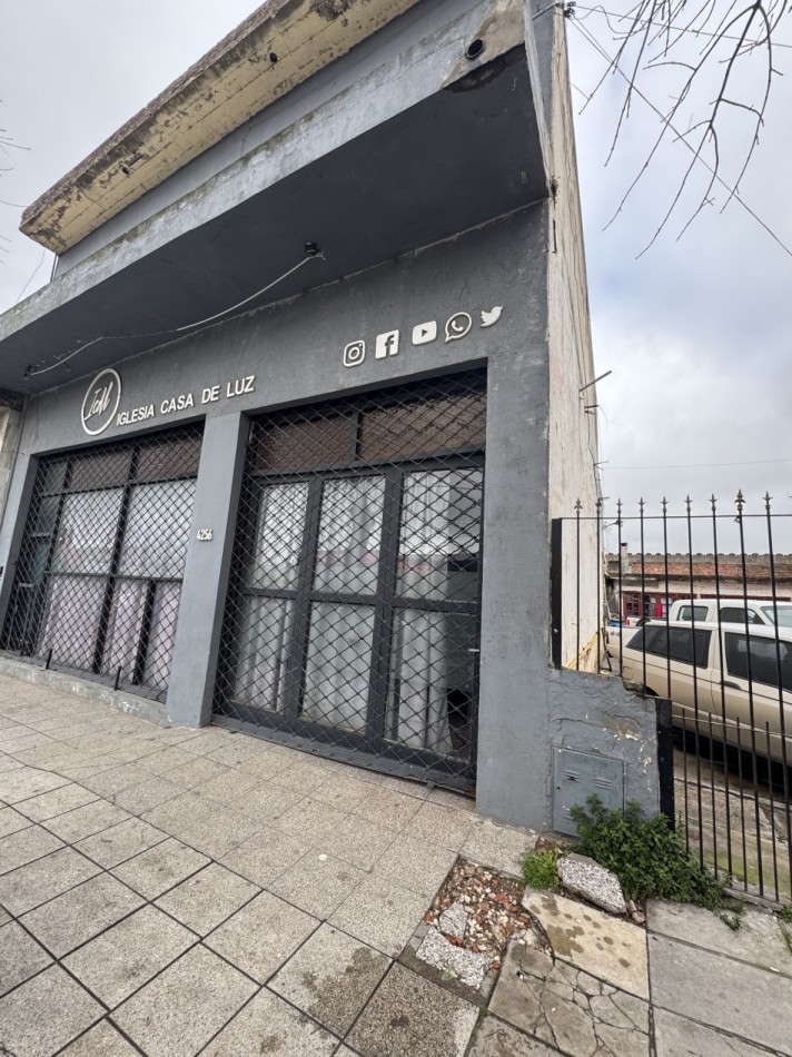 LOCAL COMERCIAL + DEPTO 3 AMB + LOTE SOBRE AV. JUAN B. JUSTO