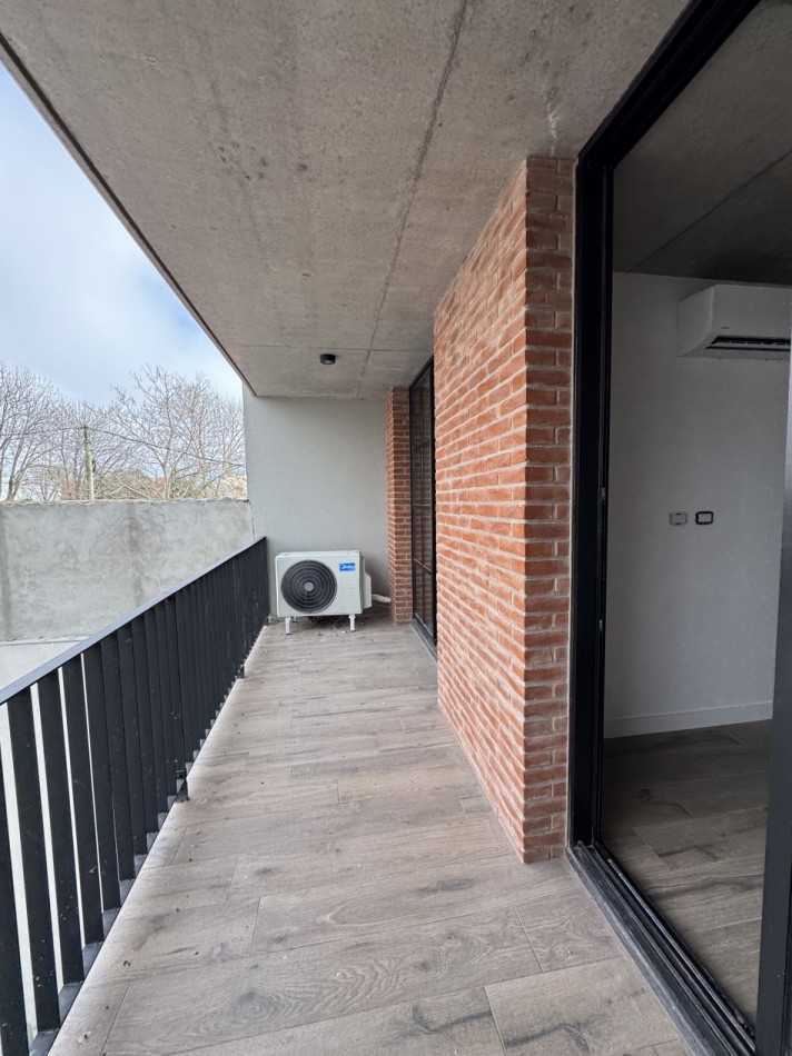 Unidad de 2 Ambientes con cochera y baulera en Edificio Atenas XXV - Chauvin
