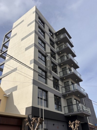 A ESTRENAR VENTA PISO A ESTRENAR DE 3 AMBIENTES CON COCHERA CUBIERTA ZONA HPC