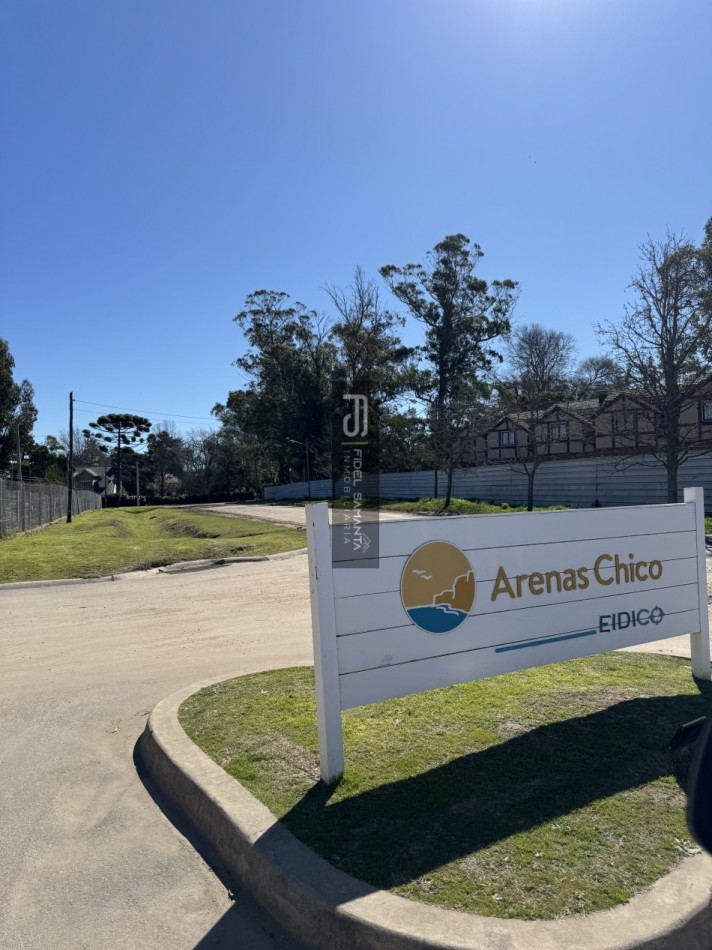 Casa 4 ambientes con piscina en el barrio privado Arenas Chico