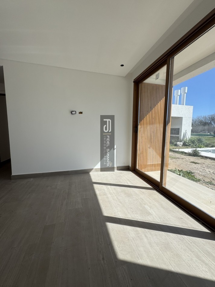 Casa 4 ambientes con piscina en el barrio privado Arenas Chico