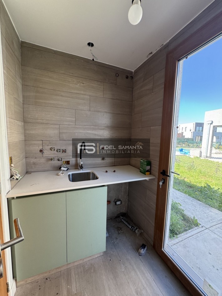 Casa 4 ambientes con piscina en el barrio privado Arenas Chico