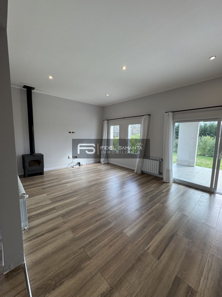 VENTA | CASA 5 AMB CON GRAN JARDIN Y PISCINA EN ARENAS DEL SUR