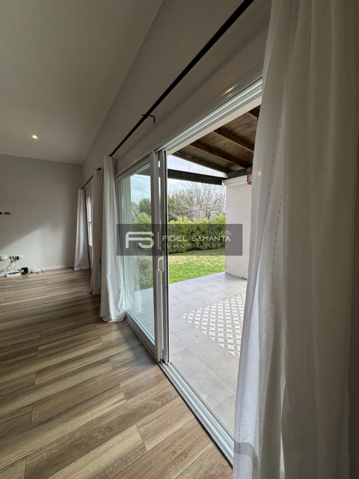 VENTA | CASA 5 AMB CON GRAN JARDIN Y PISCINA EN ARENAS DEL SUR