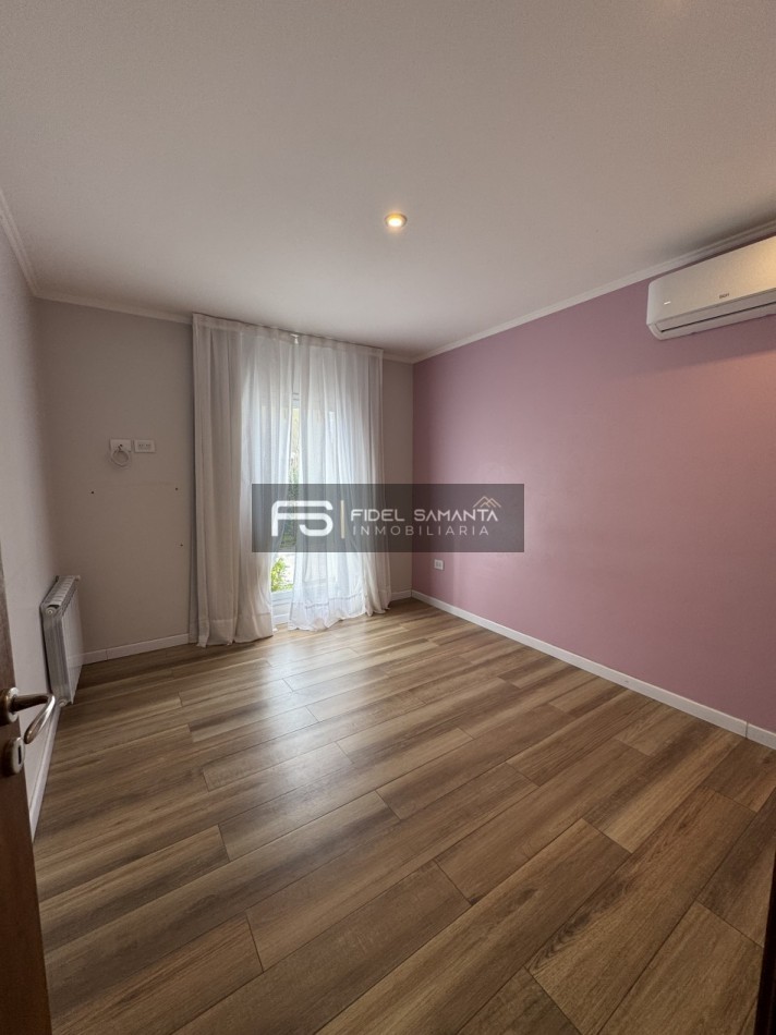 VENTA | CASA 5 AMB CON GRAN JARDIN Y PISCINA EN ARENAS DEL SUR