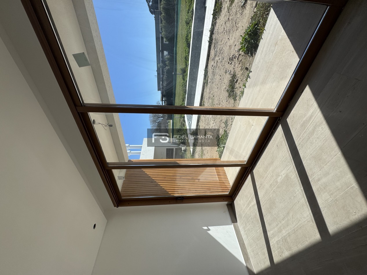 Casa 4 ambientes con piscina en el barrio privado Arenas Chico