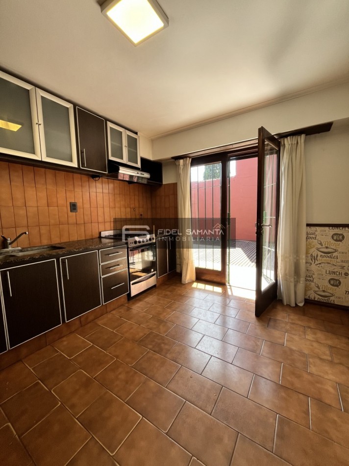 VENTA CASA EN PH 3 AMBIENTES CON PATIO Y GARAGE EN BARRIO SAN CAYETANO