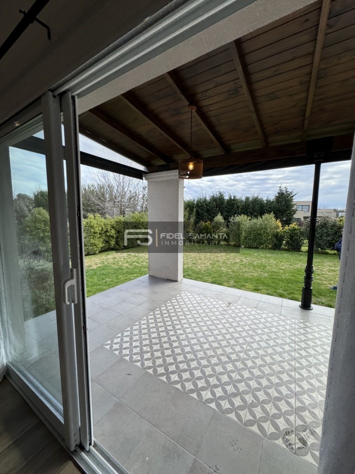 VENTA | CASA 5 AMB CON GRAN JARDIN Y PISCINA EN ARENAS DEL SUR
