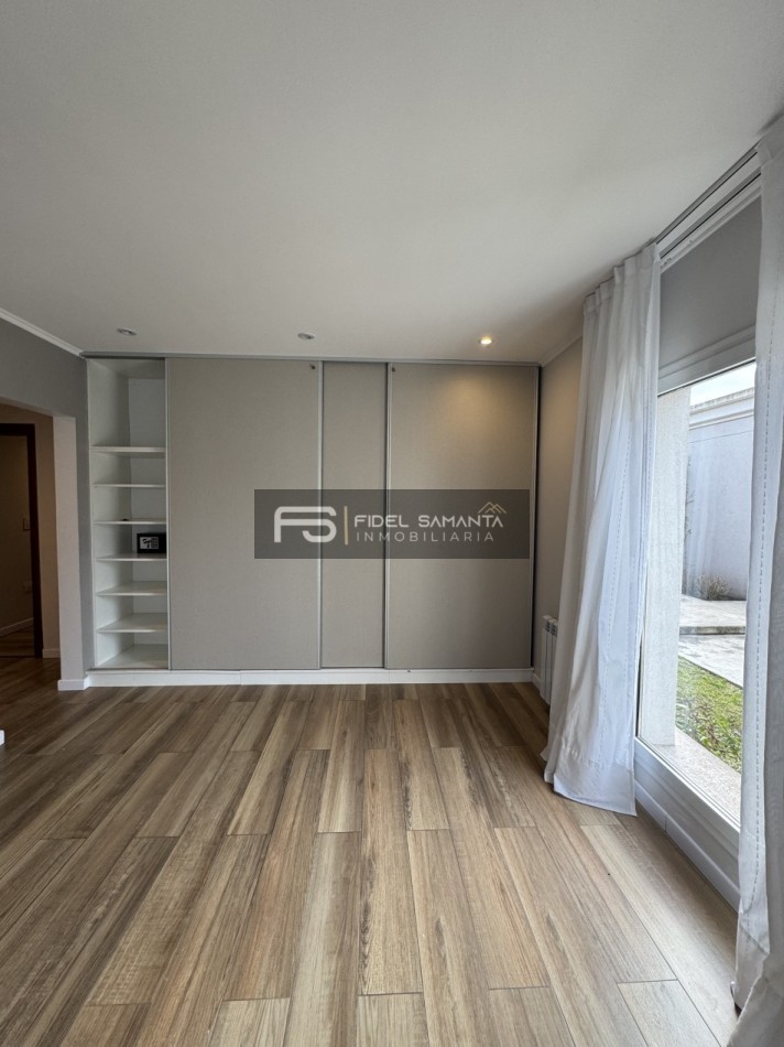 VENTA | CASA 5 AMB CON GRAN JARDIN Y PISCINA EN ARENAS DEL SUR