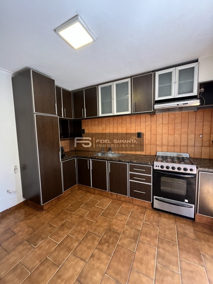 VENTA CASA EN PH 3 AMBIENTES CON PATIO Y GARAGE EN BARRIO SAN CAYETANO