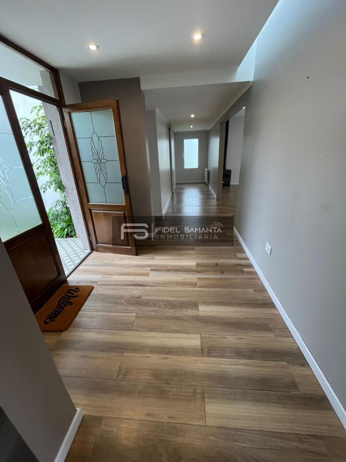 VENTA | CASA 5 AMB CON GRAN JARDIN Y PISCINA EN ARENAS DEL SUR