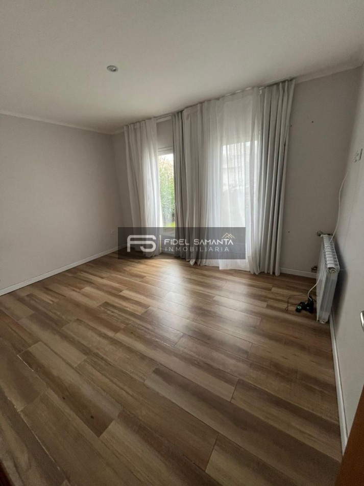 VENTA | CASA 5 AMB CON GRAN JARDIN Y PISCINA EN ARENAS DEL SUR