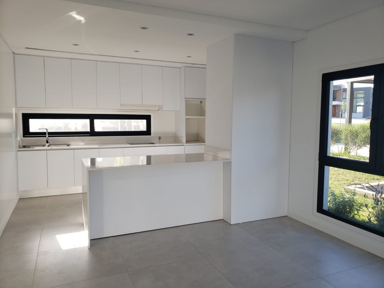 ALQUILER 24 MESES 4 AMB ESTILO Y CONFORT CASA A ESTRENAR RUMENCO JOVEN