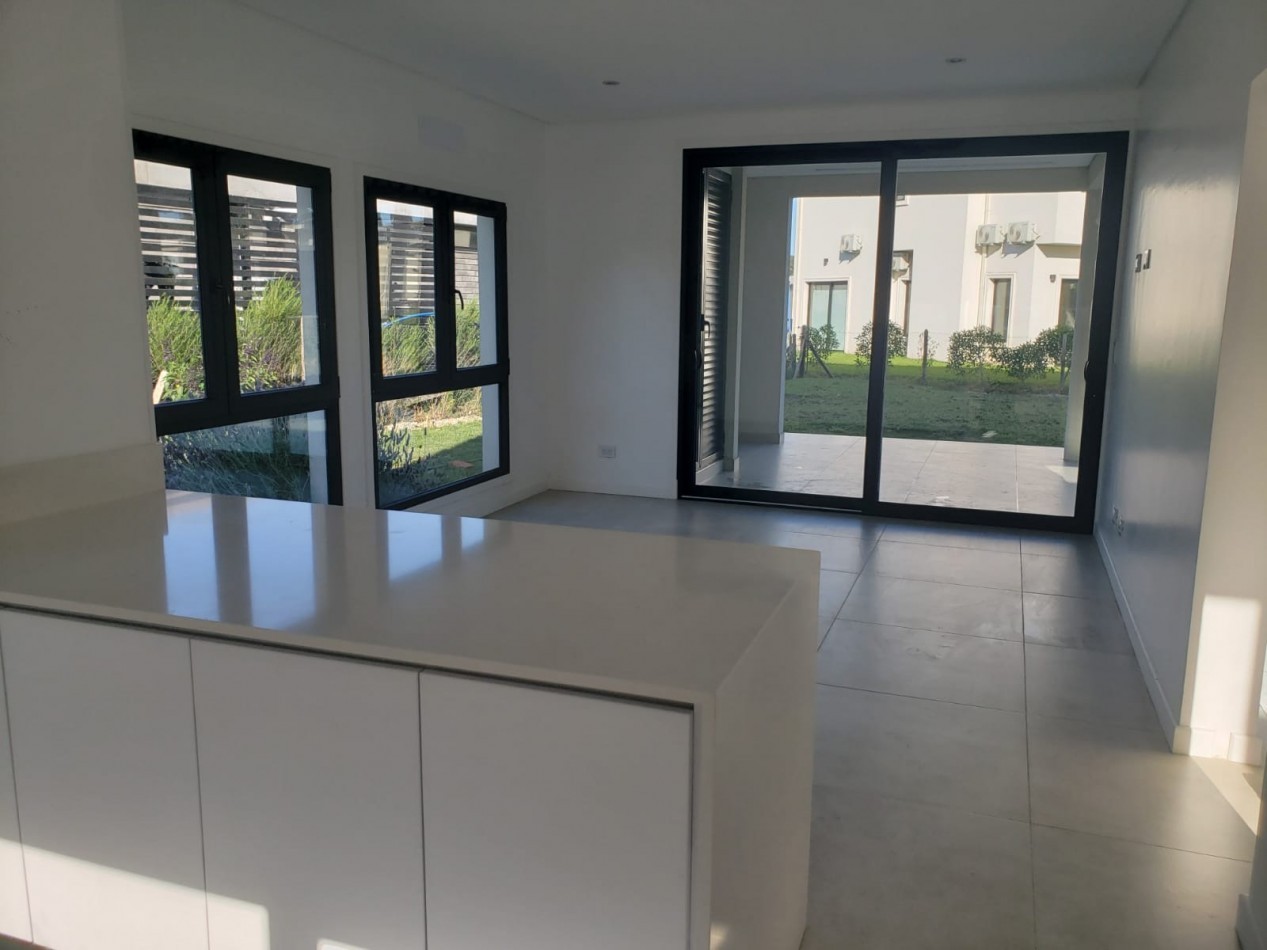 ALQUILER 24 MESES 4 AMB ESTILO Y CONFORT CASA A ESTRENAR RUMENCO JOVEN