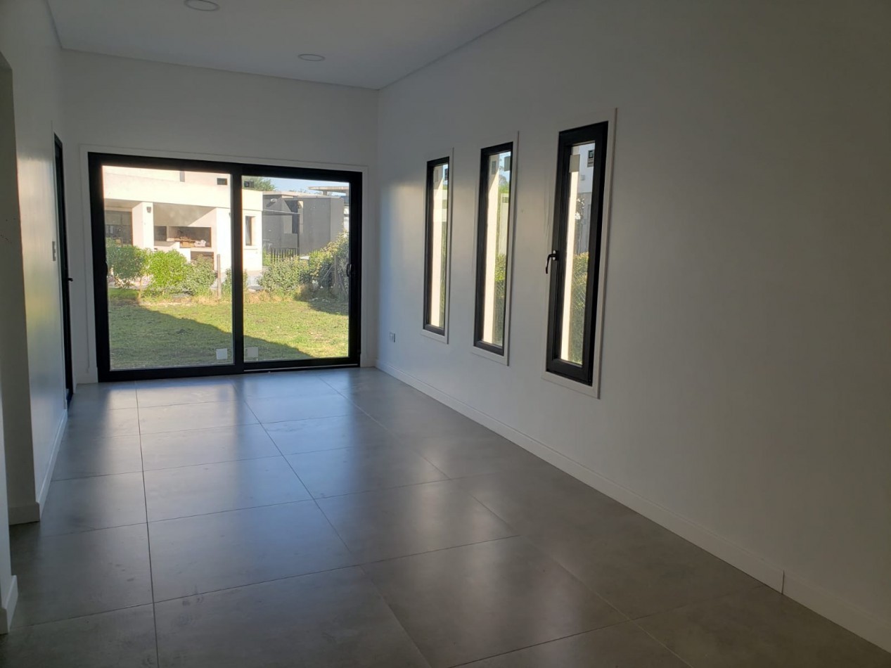 ALQUILER 24 MESES 4 AMB ESTILO Y CONFORT CASA A ESTRENAR RUMENCO JOVEN