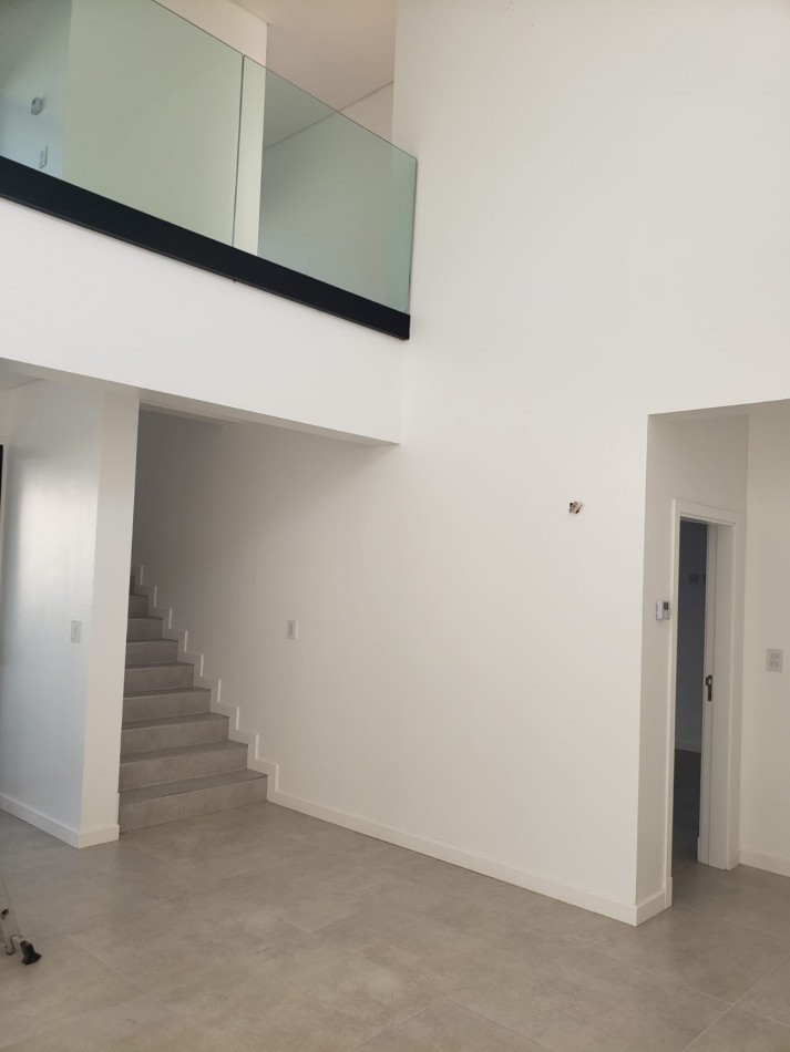 ALQUILER 24 MESES 4 AMB ESTILO Y CONFORT CASA A ESTRENAR RUMENCO JOVEN