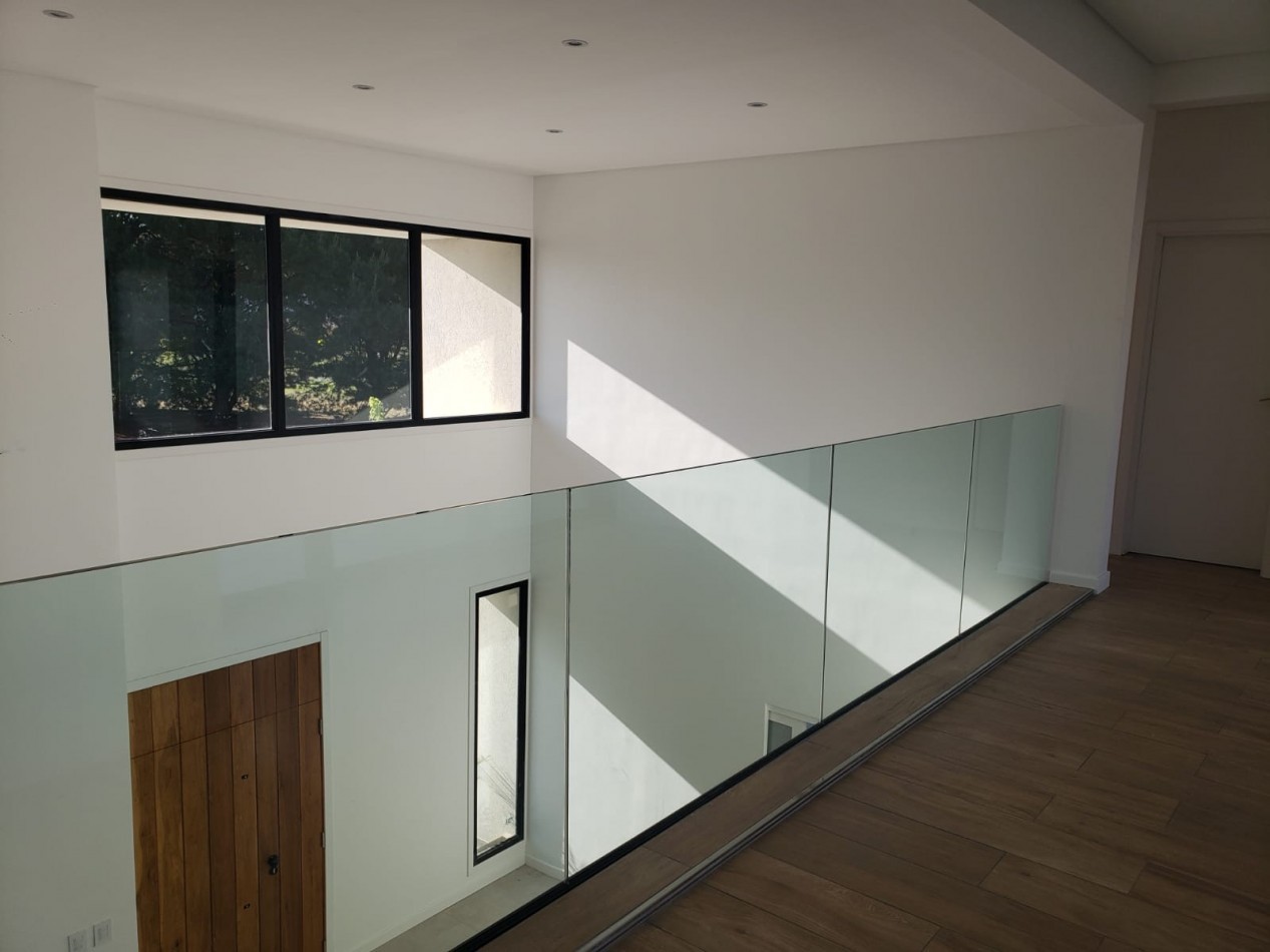 ALQUILER 24 MESES 4 AMB ESTILO Y CONFORT CASA A ESTRENAR RUMENCO JOVEN