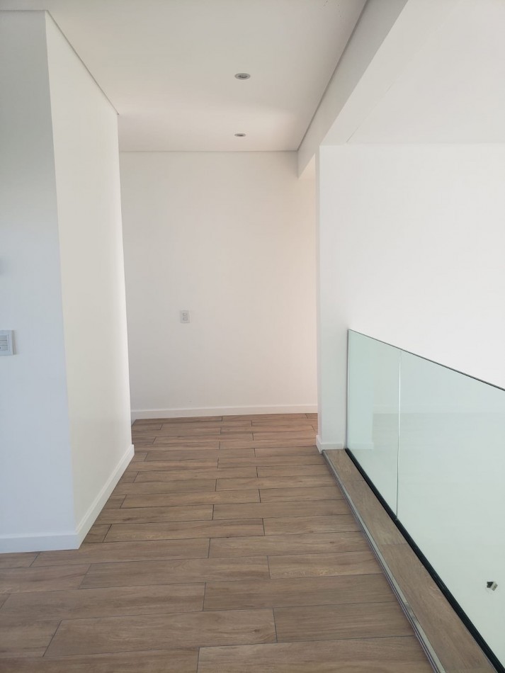ALQUILER 24 MESES 4 AMB ESTILO Y CONFORT CASA A ESTRENAR RUMENCO JOVEN