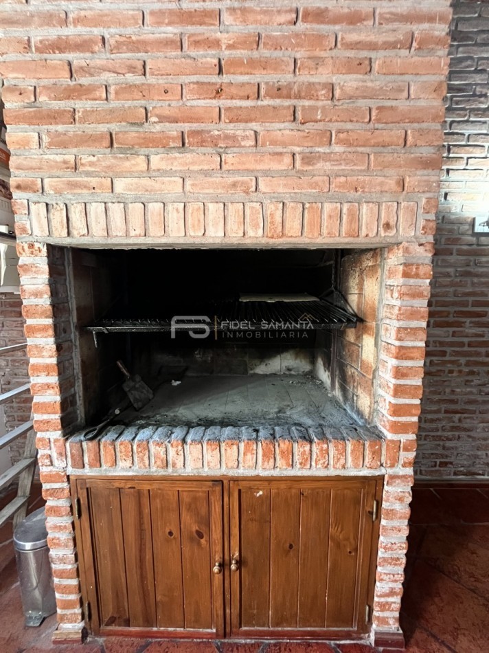 ALQUILER ANUAL HERMOSO PH 3 Amb con garage Y parque y Parrilla. Hermoso entorno SAN CAYETANO