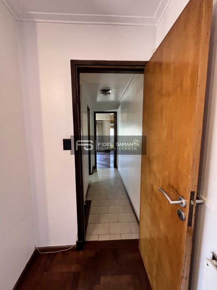 ALQUILER ANUAL HERMOSO PH 3 Amb con garage Y parque y Parrilla. Hermoso entorno SAN CAYETANO