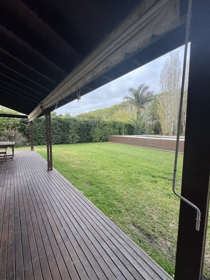 CASA CON PISCINA EN VENTA EN EL BARRIO PRIVADO RUMENCO