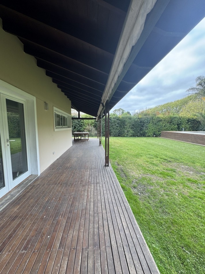 CASA CON PISCINA EN VENTA EN EL BARRIO PRIVADO RUMENCO