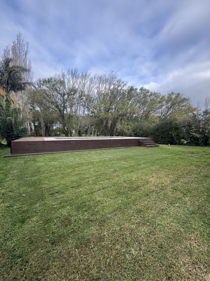 CASA CON PISCINA EN VENTA EN EL BARRIO PRIVADO RUMENCO