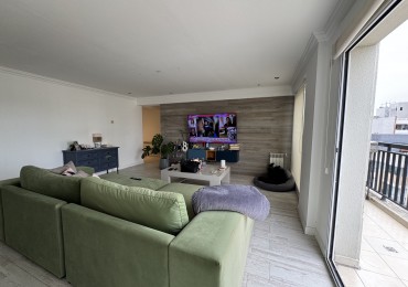 VENTA MODERNO Y LUMINOSO DEPTO 4 AMB + OFFICE CON COCHERA Y BAULERA APTO CREDITO