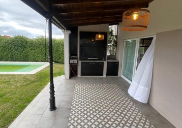 ALQUILER | CASA 5 AMB CON GRAN JARDIN Y PISCINA EN ARENAS DEL SUR