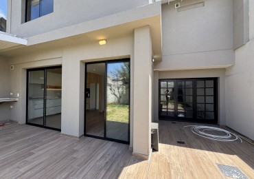 VENTA APTO CREDITO | CHALET 4 AMBIENTES RECICLADO GARAGE Y PATIO CHAUVIN