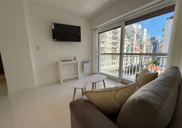 VENTA DPTO 2 AMBIENTES RECICLADO A LA CALLE CON BALCON ZONA CENTRO