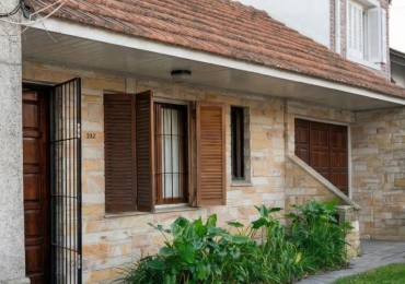 VENTA CASA 3 AMB CON GARAGE PATIO Y LOCAL ESQUINA VILLA PRIMERA