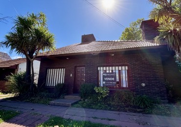 VENTA | CASA 4 AMBIENTES CON GARAGE, QUINCHO Y TERRAZA | PARQUE LURO