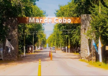 VENTA GRAN LOTE EN OPORTUNIDAD SOBRE ESQUINA A 500 MTS DEL MAR EN MAR DE COBO 