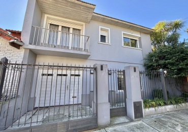 VENTA CASA 5 AMBIENTES CON GARAGE RECICLADO EN DIVINO ROSTRO