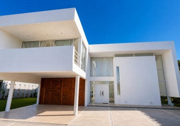 ALQUILER ANUAL CASA CON LIVING DOBLE ALTURA MODERNA EN RUMENCO 
