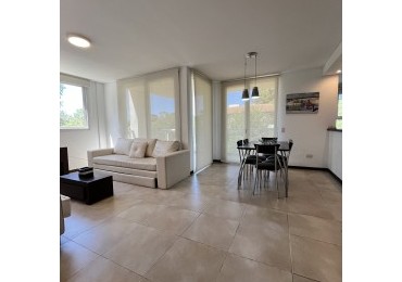 ALQUILER ANUAL DEPARTAMENTO 2 AMBIENTES CON COCHERA Y AMENITIES EN PINAMAR AMOBLADO!!  