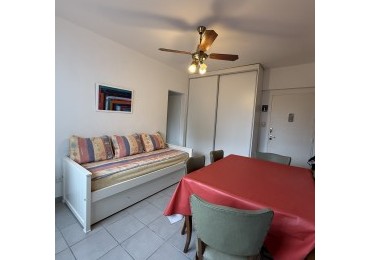 VENTA HERMOSO DEPARTAMENTO 2 AMBIENTES MUY LUMINOSO RECICLADO MICROCENTO SOBRE DIAGONAL PUEYRREDON Y RIVADAVIA 