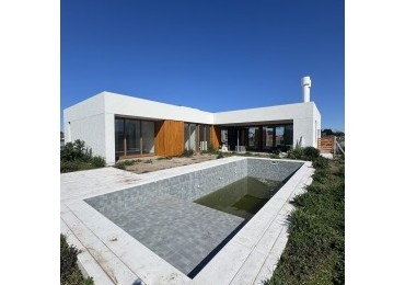 VENTA MODERNA CASA 4 AMBIENTES CON PISCINA BARRIO PRIVADO ARENAS CHICO